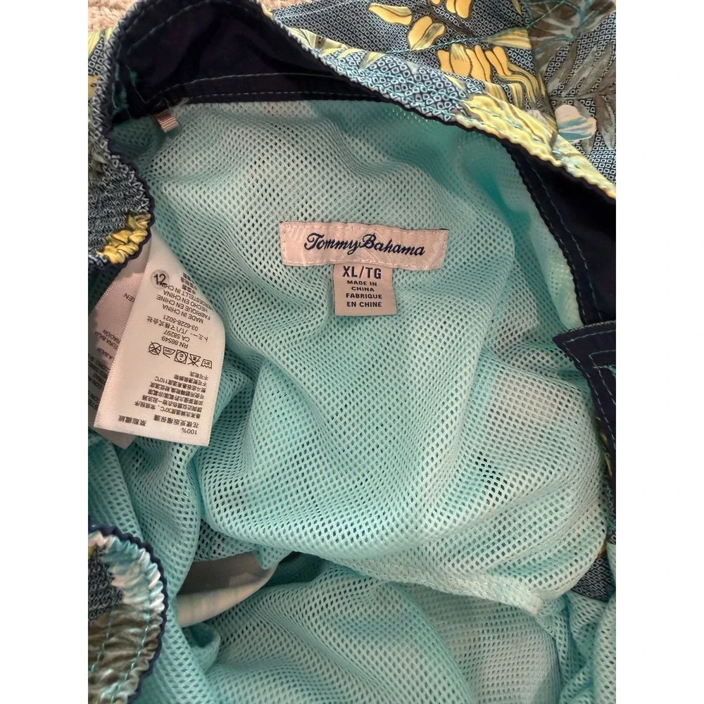 Tommy Bahama great elastic